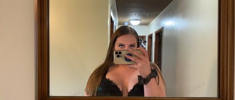 巨乳で曲線美のOnlyFans ホット裸 ギャラリー