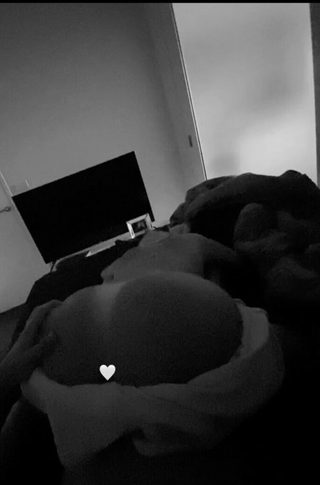 urbabyemxo 裸のスター 写真