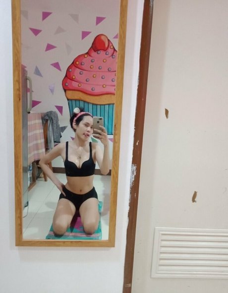 アジア人女性OnlyFans アートポルノ ギャラリー