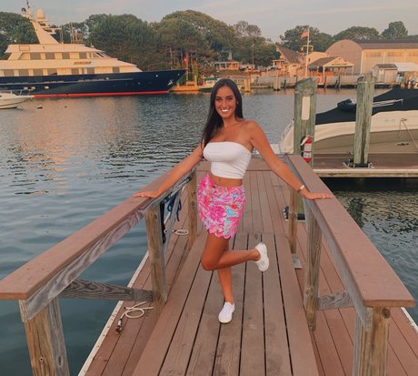 Taylor Alessi ポルノモデル 写真