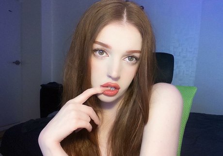 大きな黒い猫OnlyFans ヌード 画像