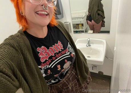 bettyboob69 アダルトスター ギャラリー