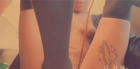 曲線美のラテン系オンリーファンズ セクシーxxx 写真