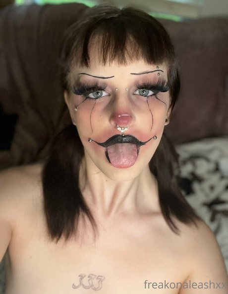 freakonaleashxx スター ヌード 写真