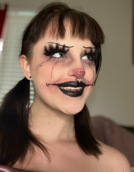 freakonaleashxx スター ヌード 写真