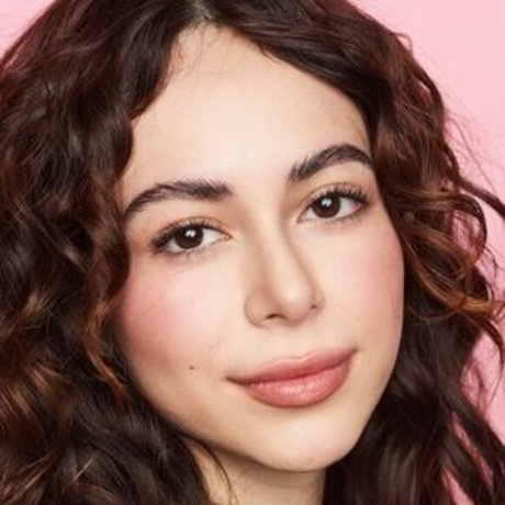 Ambar Payan 無料のスター 写真