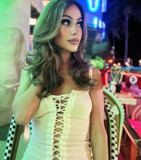 CC thedon エロティックなスター 写真