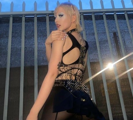 Chloe Moriondo HD女優 写真