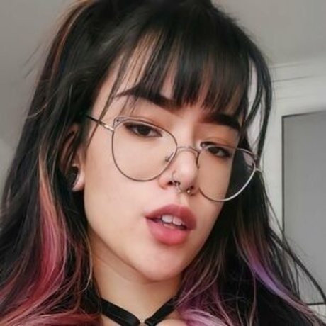 Badlovelyxx ホットモデル 写真