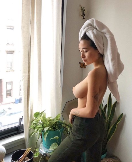 Hitomi Mochizuki スター ヌード 画像