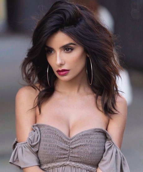 Mikaela Hoover アダルトモデル 写真