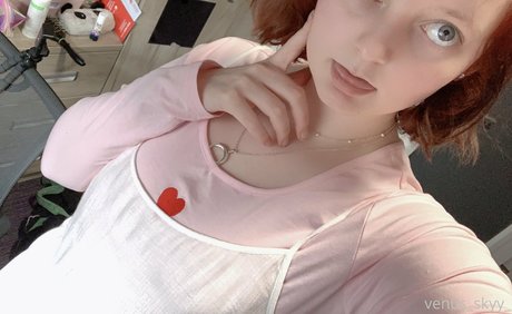 venus skyy アート女優 写真