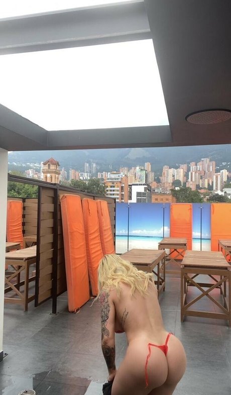 ミニドレス OnlyFans ポルノ 画像