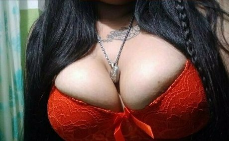 フィットネスインフルエンサーオンリーファンズ アートポルノ 画像