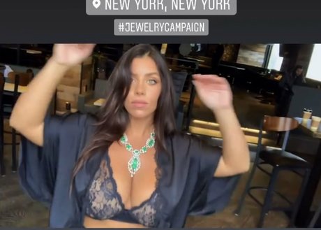 小さなオンリーファンズ ポルノ 写真