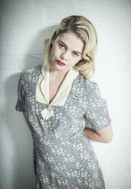 Saoirse Monica Jackson ヌードモデル 写真