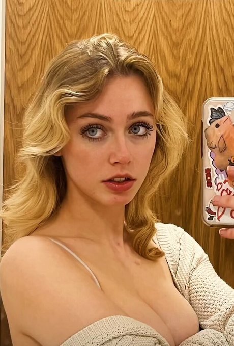 Lacey Rose Trebilcook 美しいポルノスター 写真