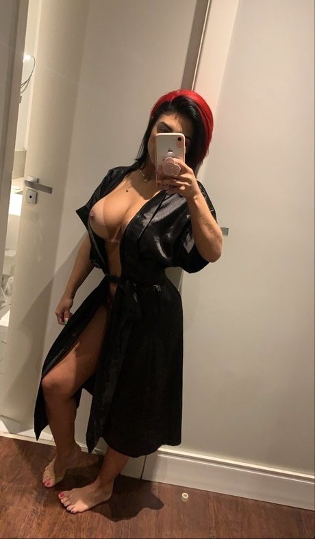 巨大な天然おっぱいオンリーファンズ 無料 写真