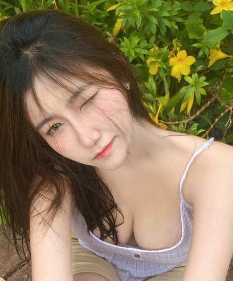 毛深いアジア人オンリーファンズ ホットヌード 画像