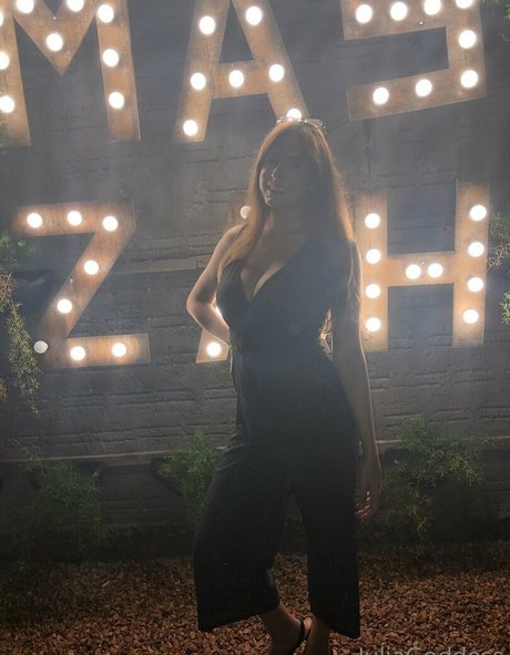 juliagoddess ポルノモデル 写真