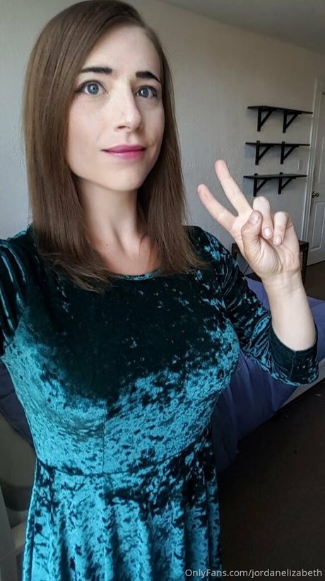 曲線美の女の子オンリーファンズ 無料セクシー 写真