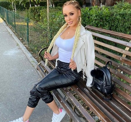 bubu anca ホット女優 画像