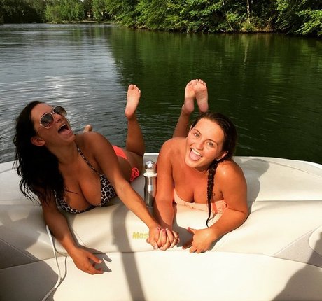 Sarah H ヌードスター 写真