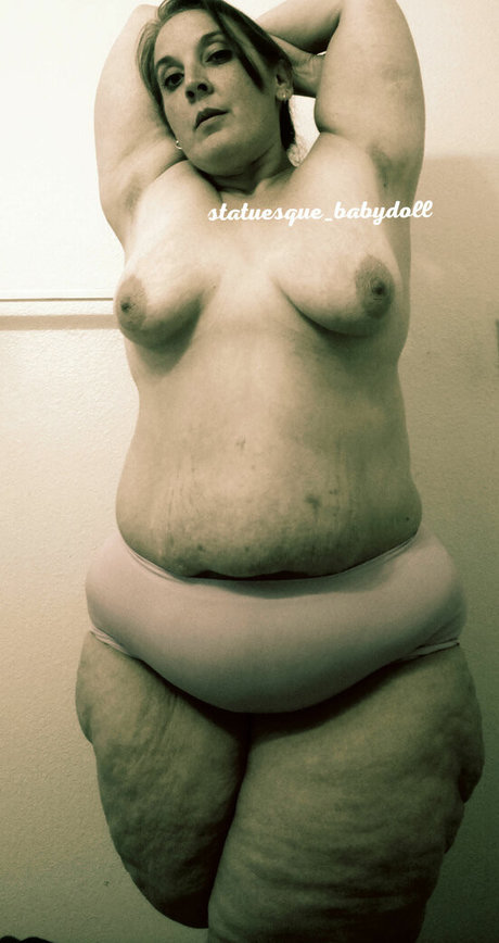 kourtneycakes 裸のモデル ギャラリー