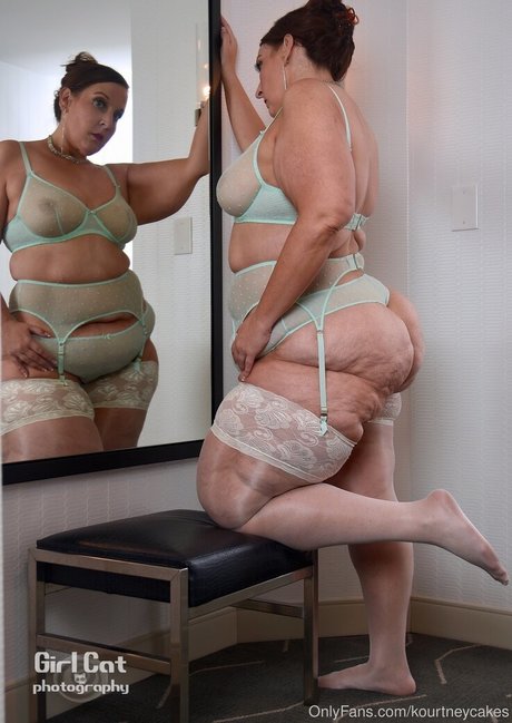 kourtneycakes ポルノモデル 画像