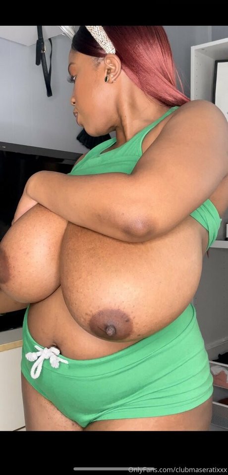 熟女クーガーオンリーファンズ セクシーヌード 画像