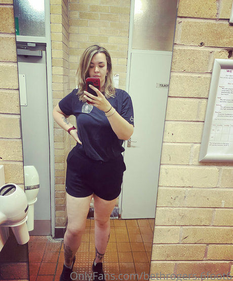 おばあちゃんの熟女OnlyFans 無料エロ 写真