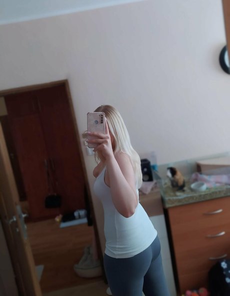 マイクロTバックOnlyFans アート裸 写真