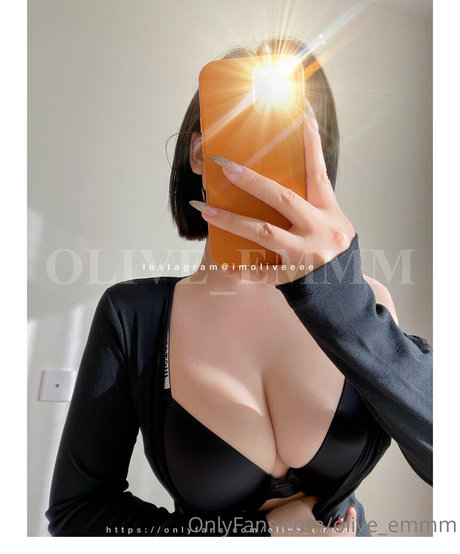 ミニドレス OnlyFans セクシー 画像