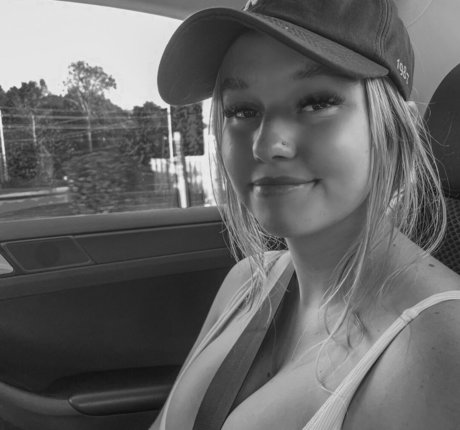 Hailey F アートモデル 写真