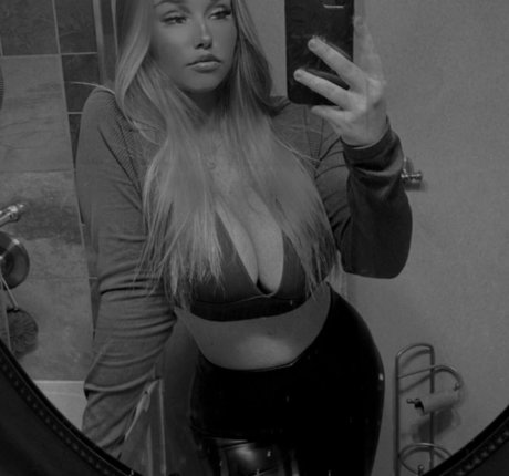 Hailey F ポルノスター 写真