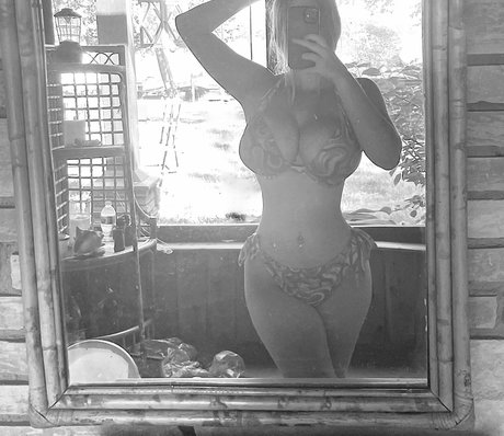 Hailey F 無料のポルノスター ギャラリー