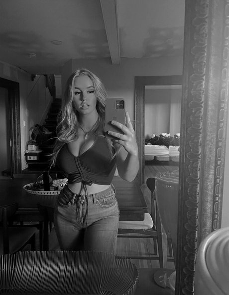 Hailey F ポルノスター 裸 写真