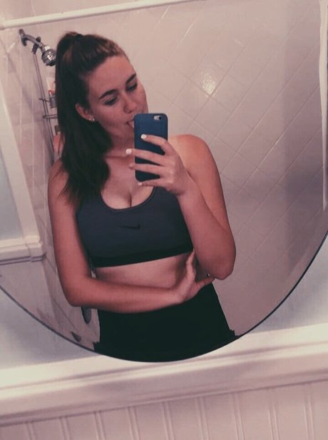 女性フィットネス オンリーファンズ セクシーヌード 写真