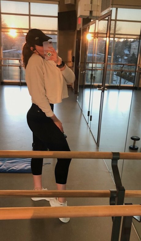 ジムガールズオンリーファンズ セクシー 写真