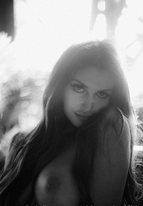 ぽっちゃりした小さなおっぱいOnlyFans 裸 ギャラリー