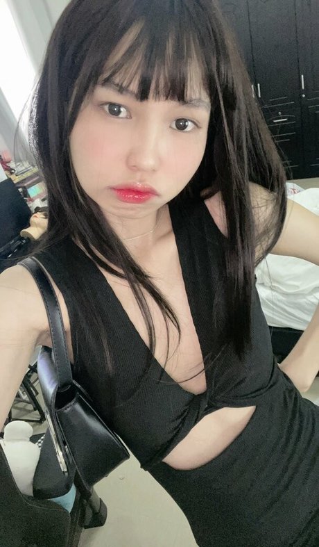 黒人ママオンリーファンズ ホット裸 写真