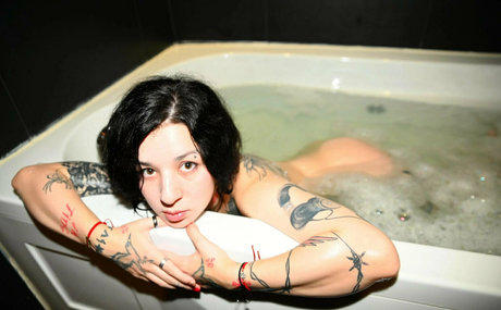 熟女乱交OnlyFans パーフェクト 写真