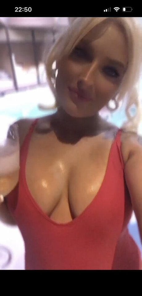 曲線美のラテン系オンリーファンズ xxx 画像