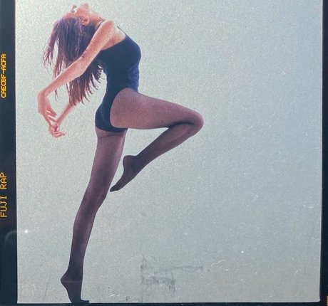 ブルネットの猫OnlyFans セクシー裸 画像