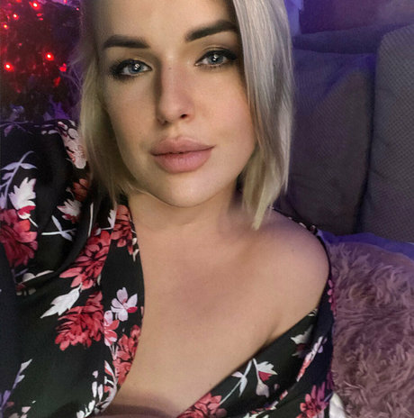 queen kylie アートモデル 画像