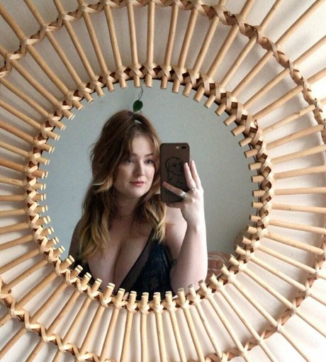 Cayley M エロティックなポルノスター 画像