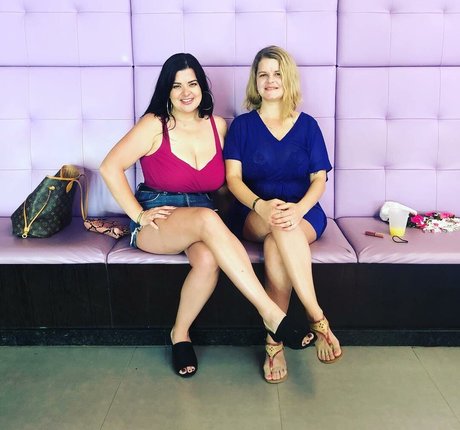 ママの足OnlyFans ポルノ 写真