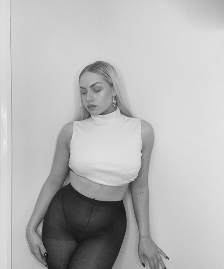 垂れ下がった熟女OnlyFans 美しいポルノ ギャラリー