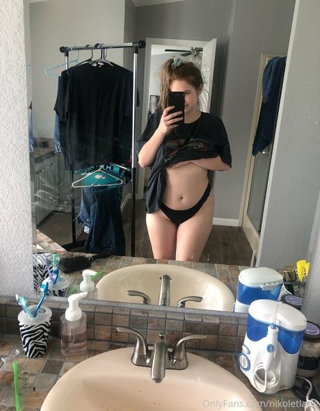 nikoletlarie エロティックなモデル ギャラリー