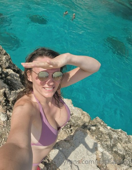 巨乳 パイズリ OnlyFans 可愛い 写真